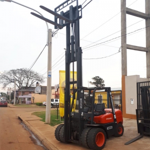 AUTOELEVADOR TAURUS 3.5 Tn con DUALES