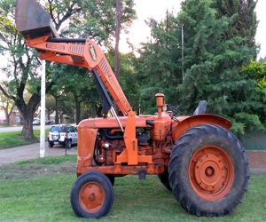 TRACTOR FIAT CON PALA