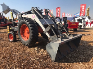 TRACTOR FIAT 780R INVERTIDO CON PALA Y UÑAS