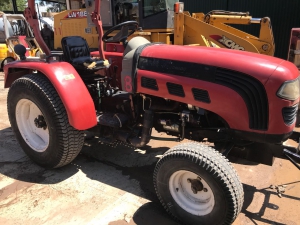 TRACTOR HANOMAG 300 CON CORTADORA DE CESPED